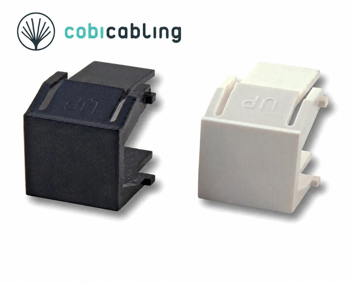 Zaślepka C30-0109 to czarny element po lewej. Oferta dotyczy 1 sztuki.