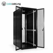 Szafa rack 19″ CobiCabling RC11 27U, szerokość 600 mm, drzwi perforowane – otwarta, widok z przodu