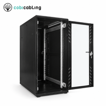 Szafa rack 19″ CobiCabling RC11 27U, szerokość 600 mm, szklane drzwi – otwarta, widok z przodu