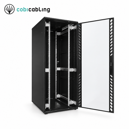 Szafa rack 19″ CobiCabling RC11 42U, szerokość 800 mm, szklane drzwi – otwarta, widok z przodu