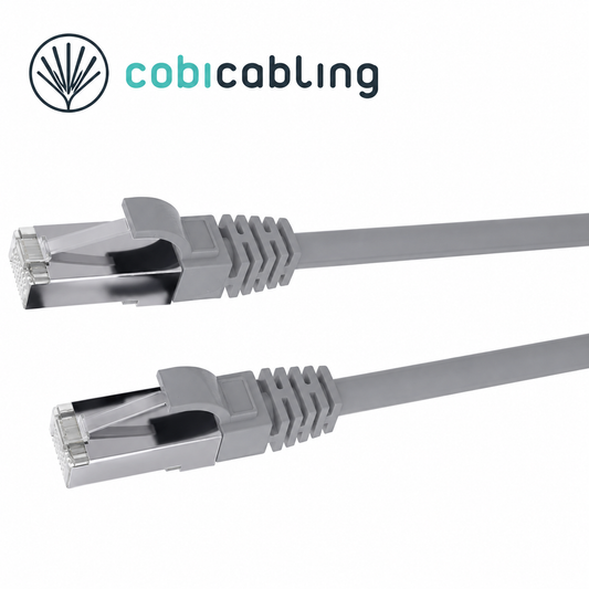 Szary patchcord ekranowany CobiCabling — zdjęcie główne z logo producenta